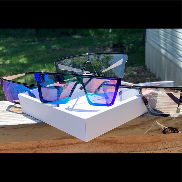 Oversized Shades - Picture 2 of 5